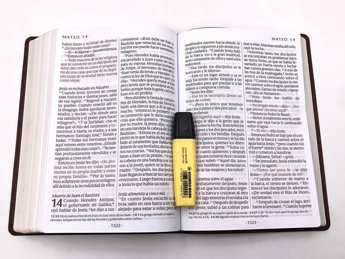 Biblia NTV Letra Súper Gigante Café Oscuro Símil Piel