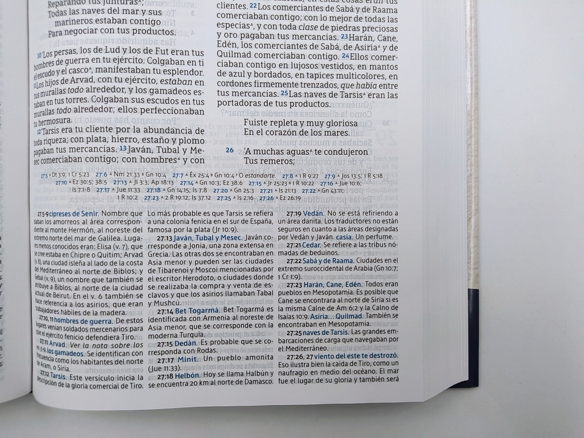 Biblia NBLA de Estudio MacArthur Tapa Dura Azul Interior a Dos Colores