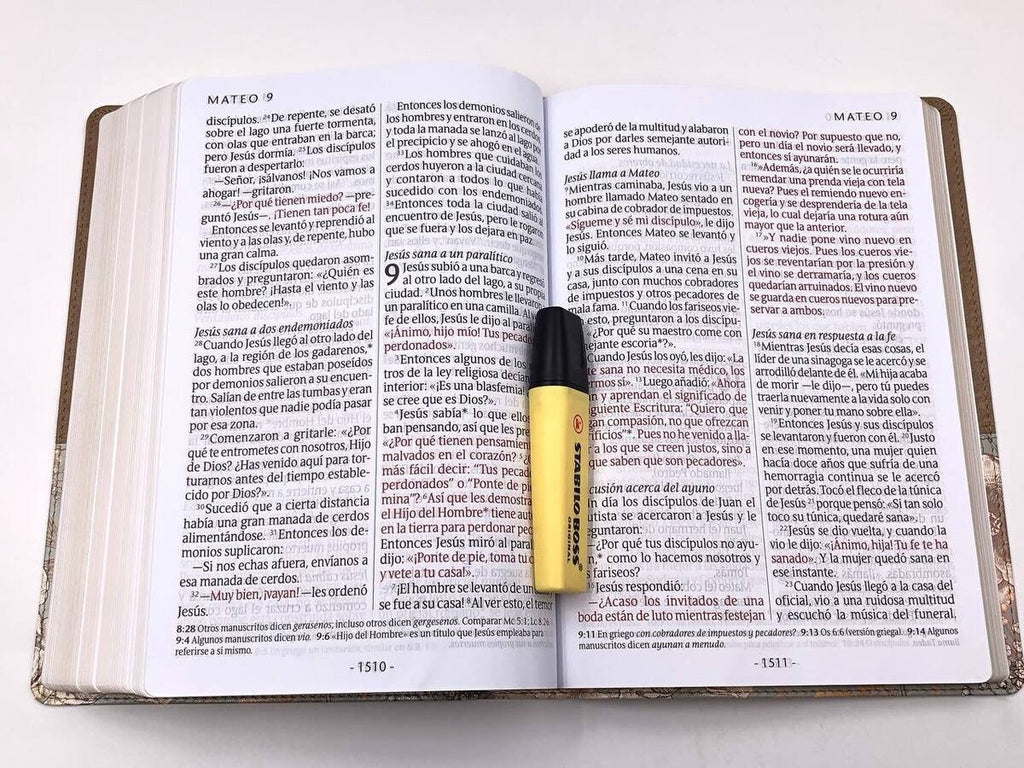 Biblia NTV Letra Súper Gigante Beige Símil Piel